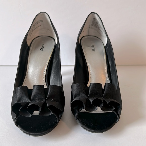 Apt. 9 Black Satin Fabric High Heels Open Toe Fan Detail 3 1/2 inch heel - Picture 2 of 9
